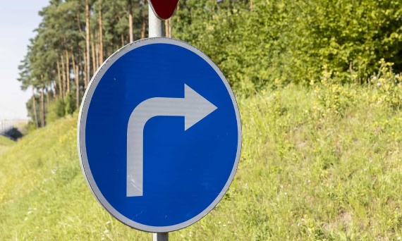 Znaki nakazu z opisem – dowiedz się więcej dzięki Hurtowni Strażak w Toruniu